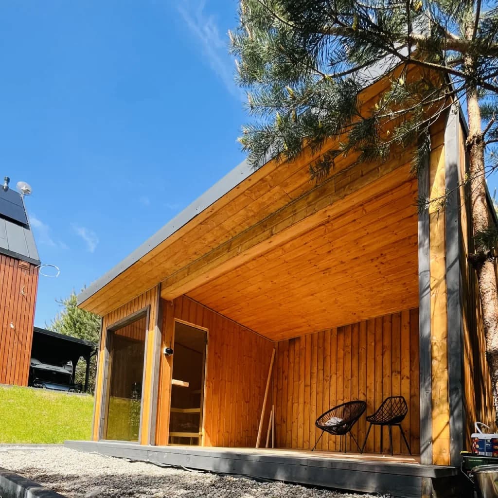 Sauna ogrodowa z litego drewna - realizacja Dzik Wood