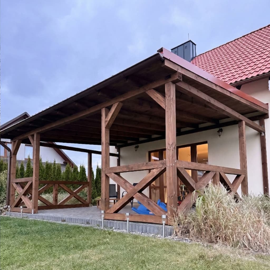 Zadaszenie tarasu i domek narzędziowy wykonane przez Dzik Wood w Goręczynie